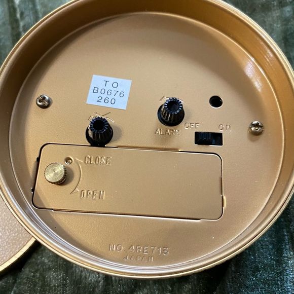 Bulova Quartz Twenty Dollar Copy Gold Coin Stack Alarm Clock Vintage - Picture 5 of 6